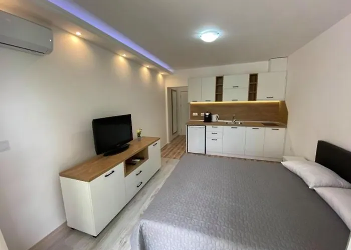 студио симона 3 - първа линия море * Łozenec