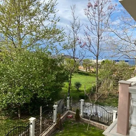 студио симона 3 - първа линия море * Lozenec