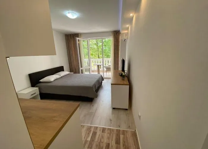 студио симона 3 - първа линия море * Лозенец