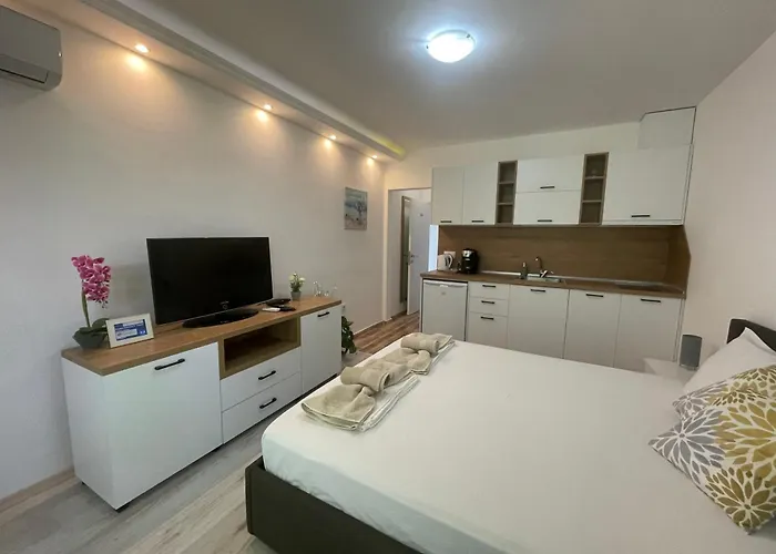 студио симона 3 - първа линия море *